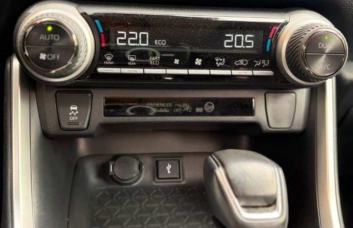 TOYOTA RAV4 ADVANCE 220H 4X4 lleno