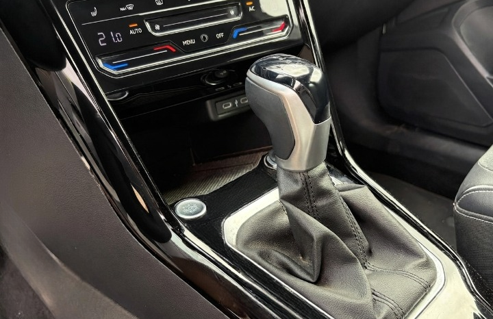 VW T-ROC R-LINE 150CV DSG lleno
